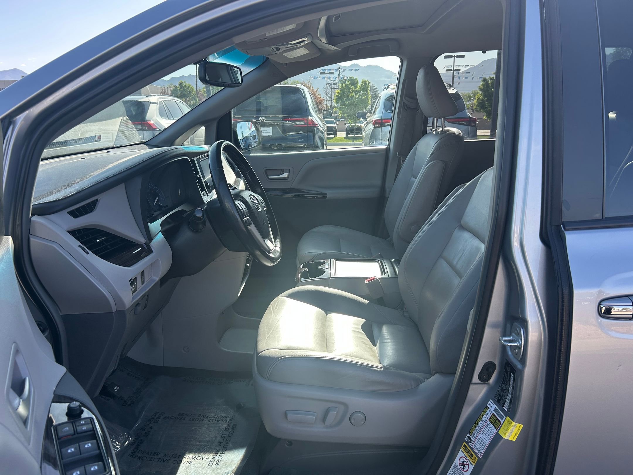 Used 2016 Toyota Sienna XLE FWD image 12