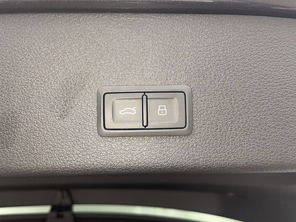 Used 2022 Audi e-tron Premium AWD/4WD image 5
