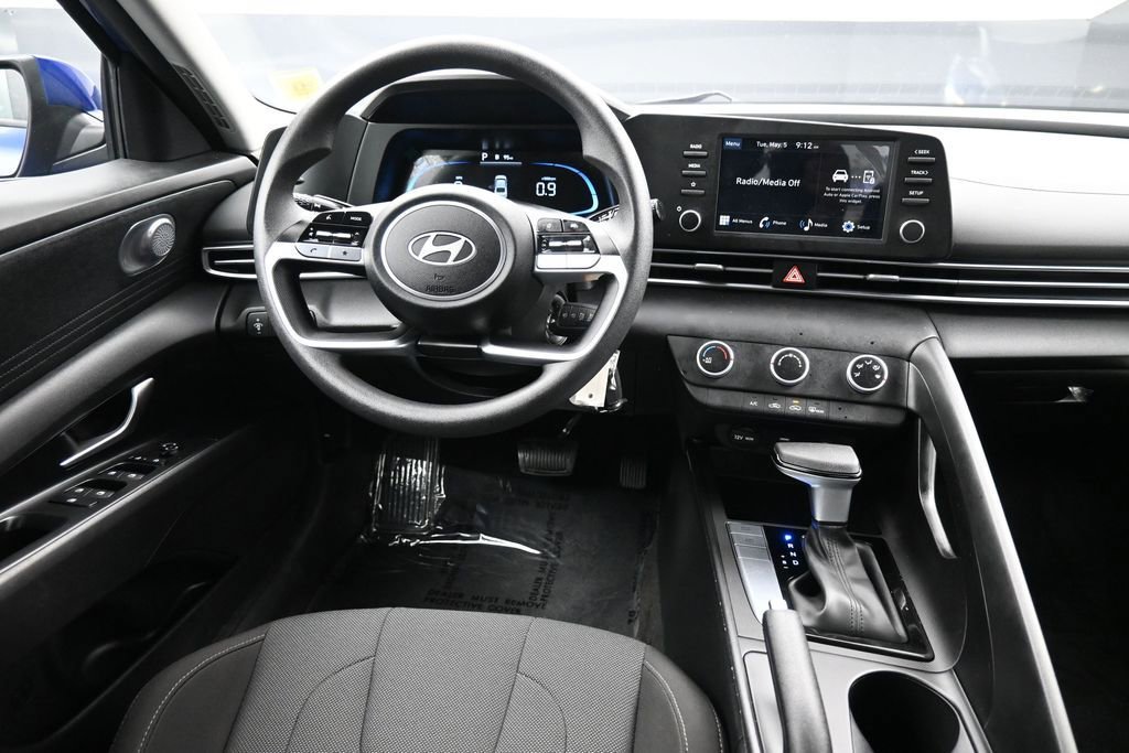 Used 2025 Hyundai Elantra SE FWD image 19
