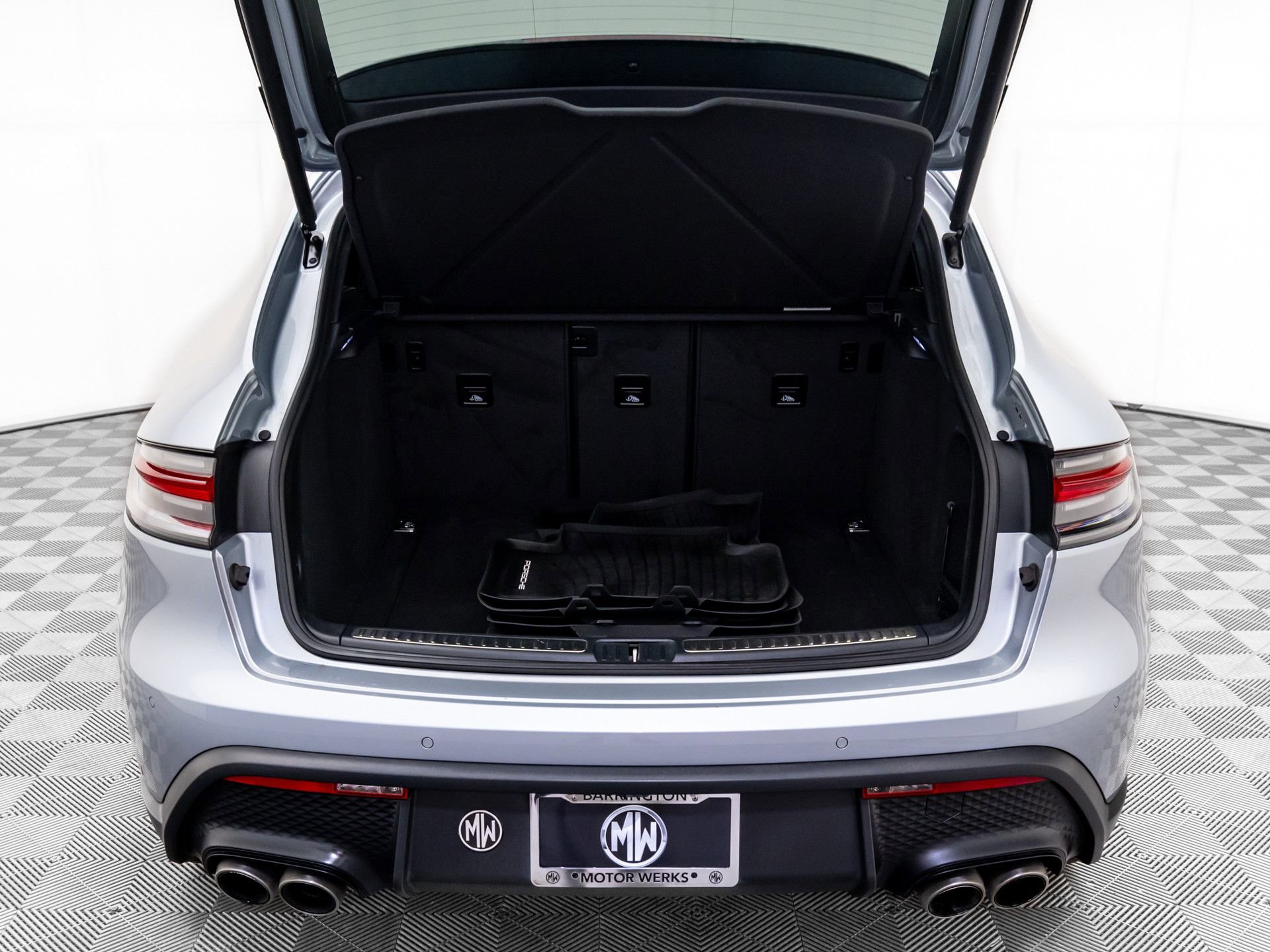 Certified 2023 Porsche Macan S image 31