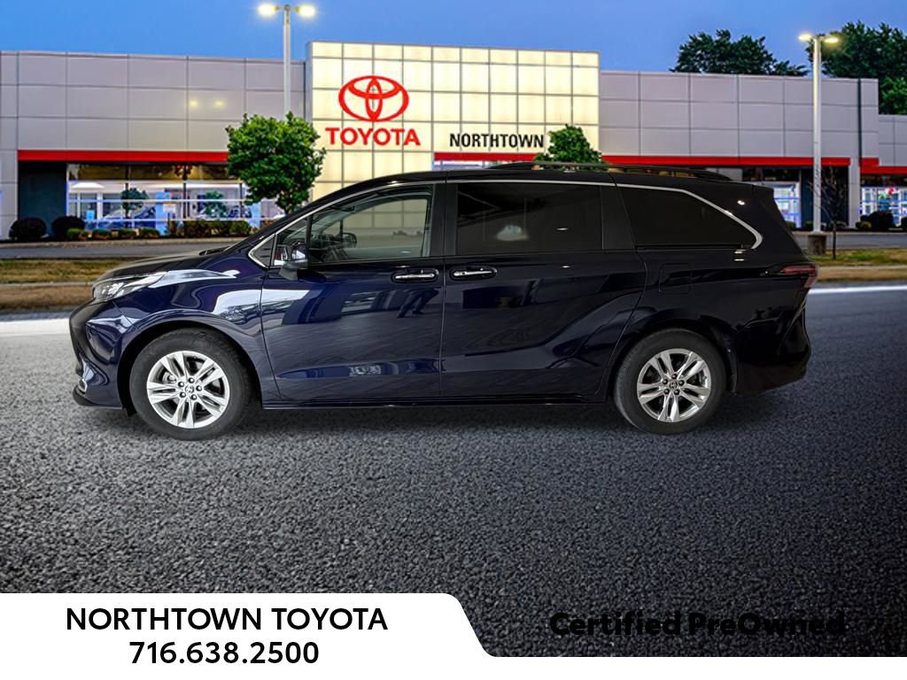 Used 2024 Toyota Sienna XLE w/ XLE Plus Package image 2