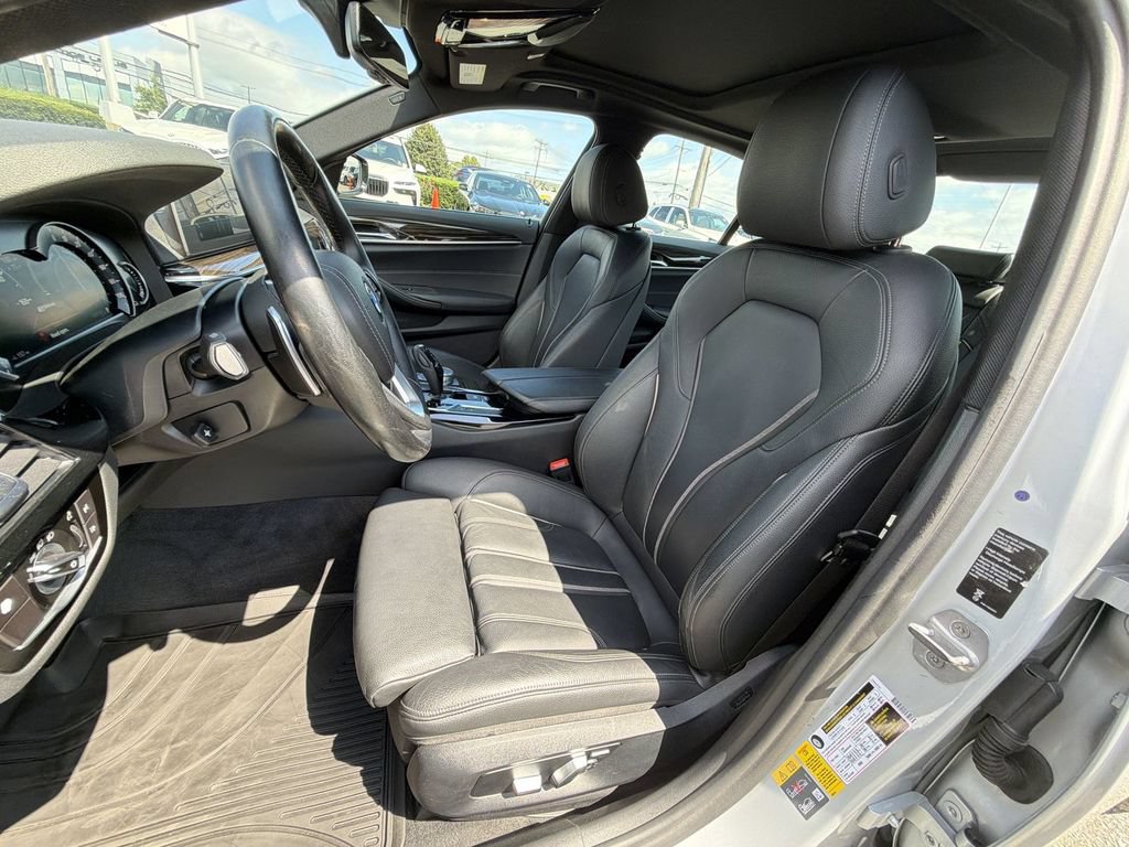Used 2018 BMW 530e xDrive AWD/4WD image 19