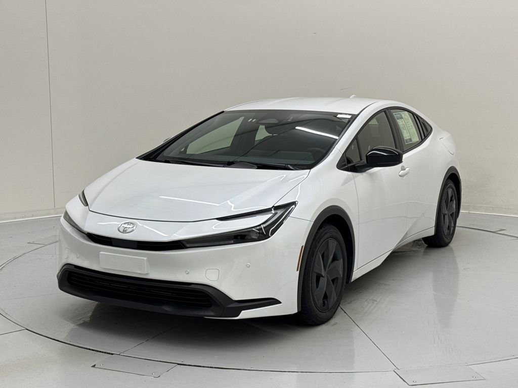 Used 2025 Toyota Prius LE image 1