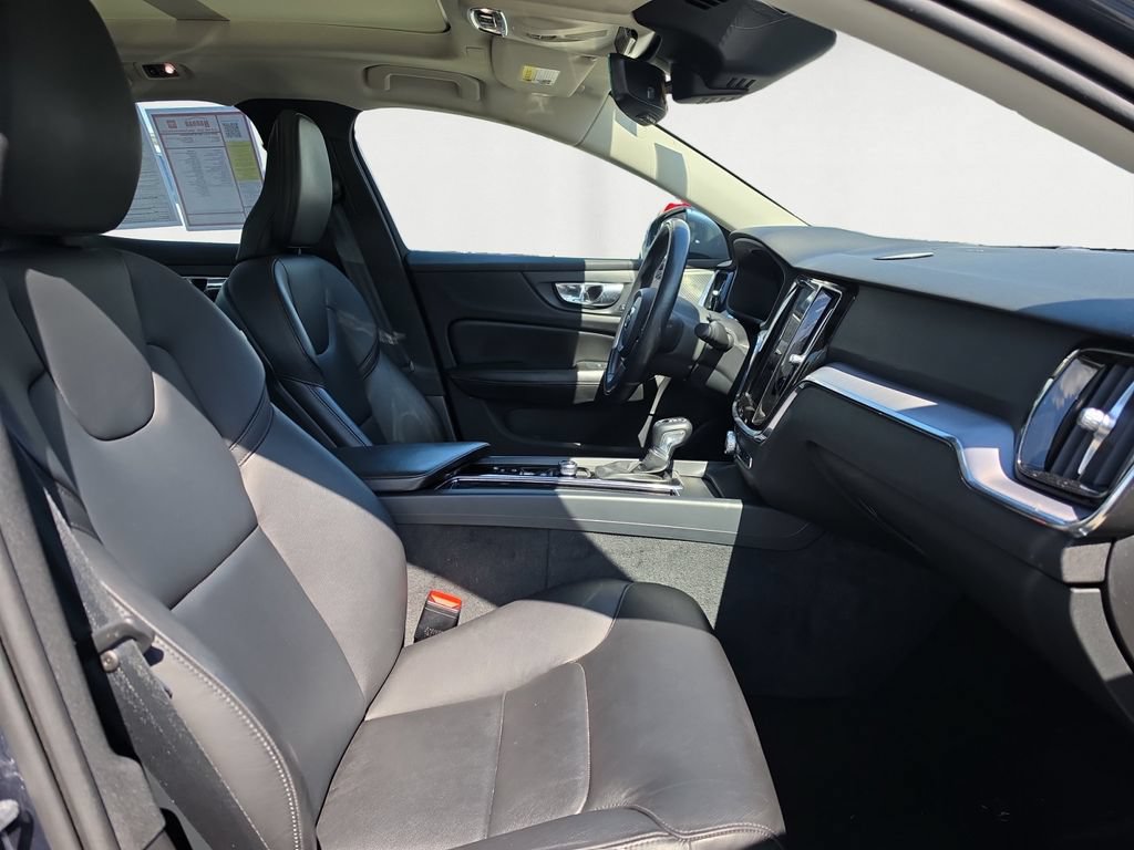 Used 2020 Volvo S60 T6 Momentum AWD/4WD image 16