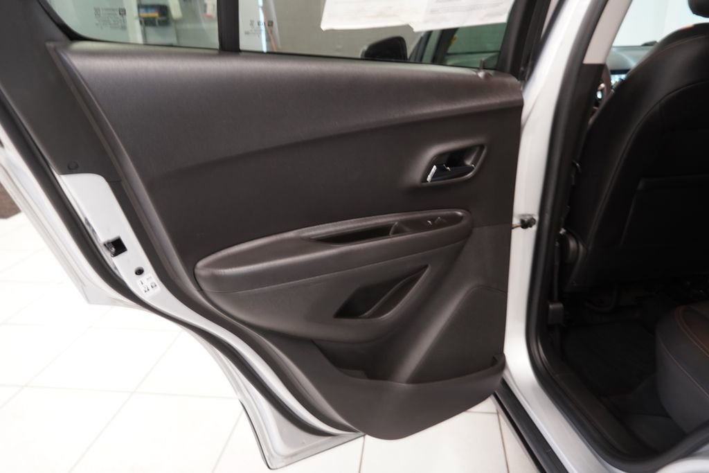 Used 2019 Chevrolet Trax LT w/ LT Convenience Package image 23