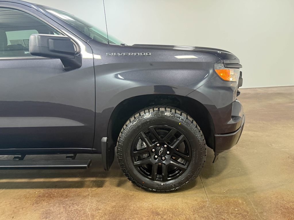 Used 2023 Chevrolet Silverado 1500 Custom image 32