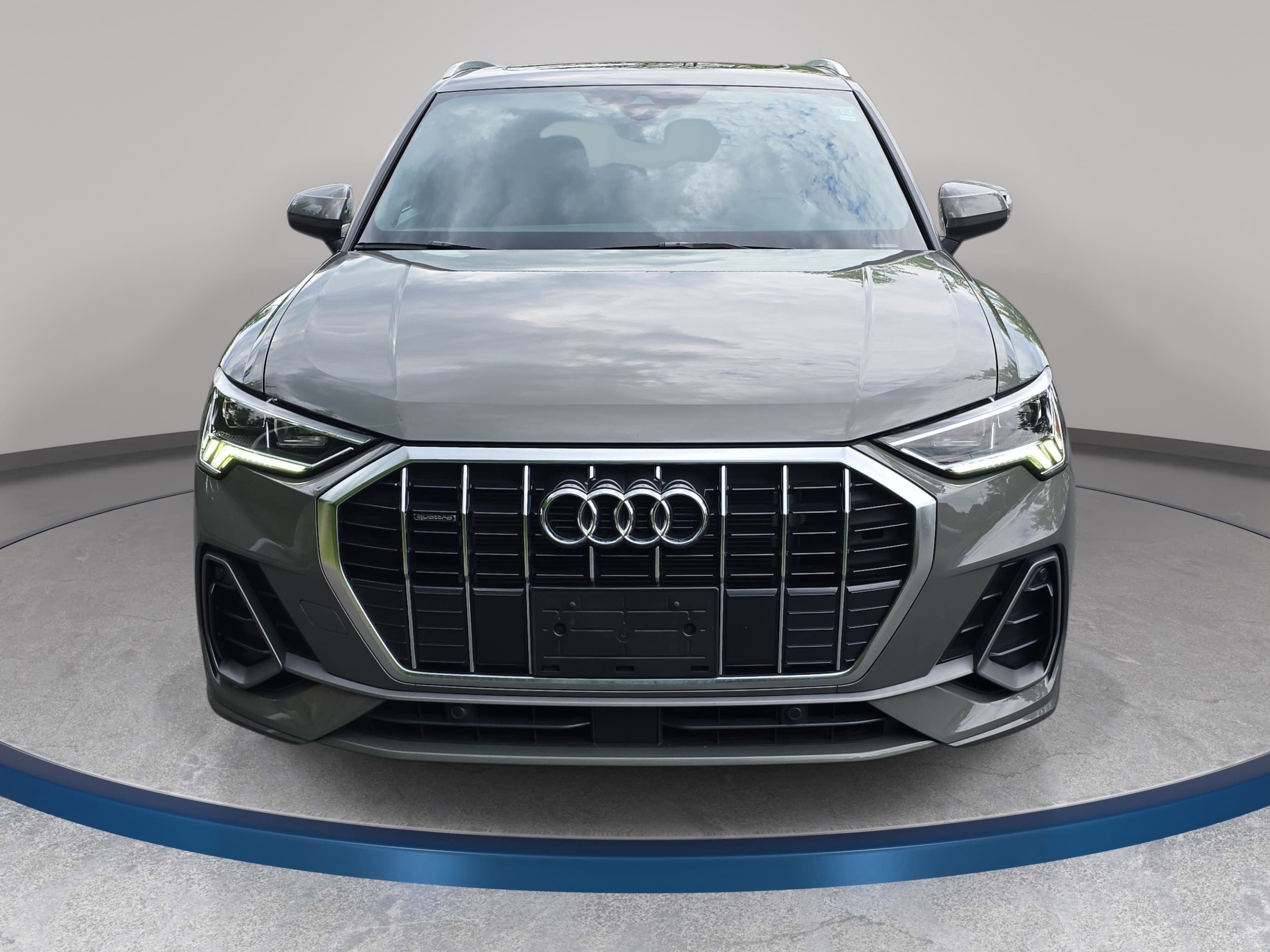 Used 2023 Audi Q3 2.0T Premium w/ Convenience Package AWD/4WD image 2