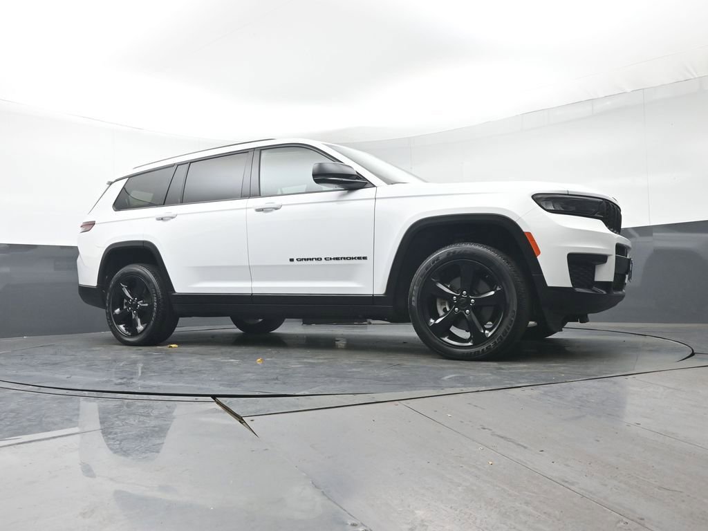 Used 2023 Jeep Grand Cherokee L Laredo image 29