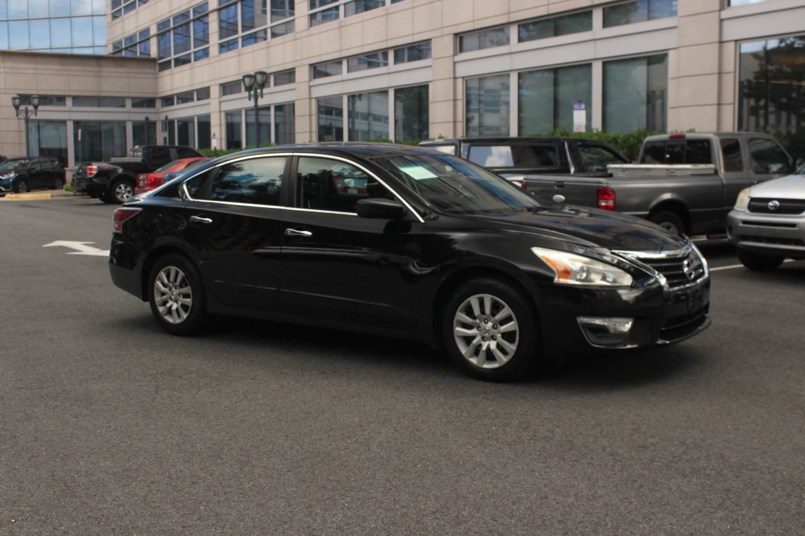 Used 2015 Nissan Altima 2.5 S w/ Power Driver Seat Package FWD image 2