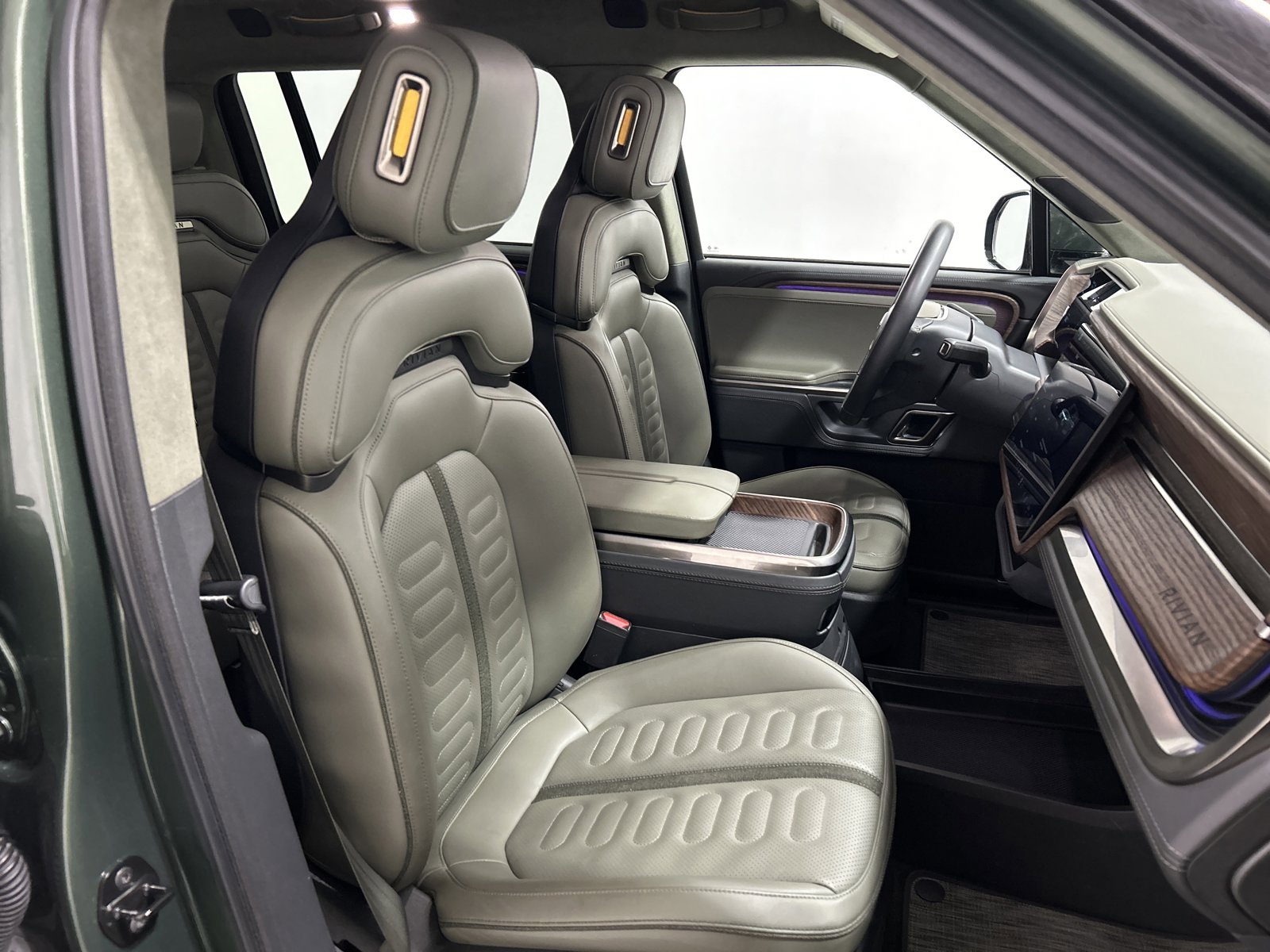 Used 2024 Rivian R1S Adventure AWD/4WD image 24