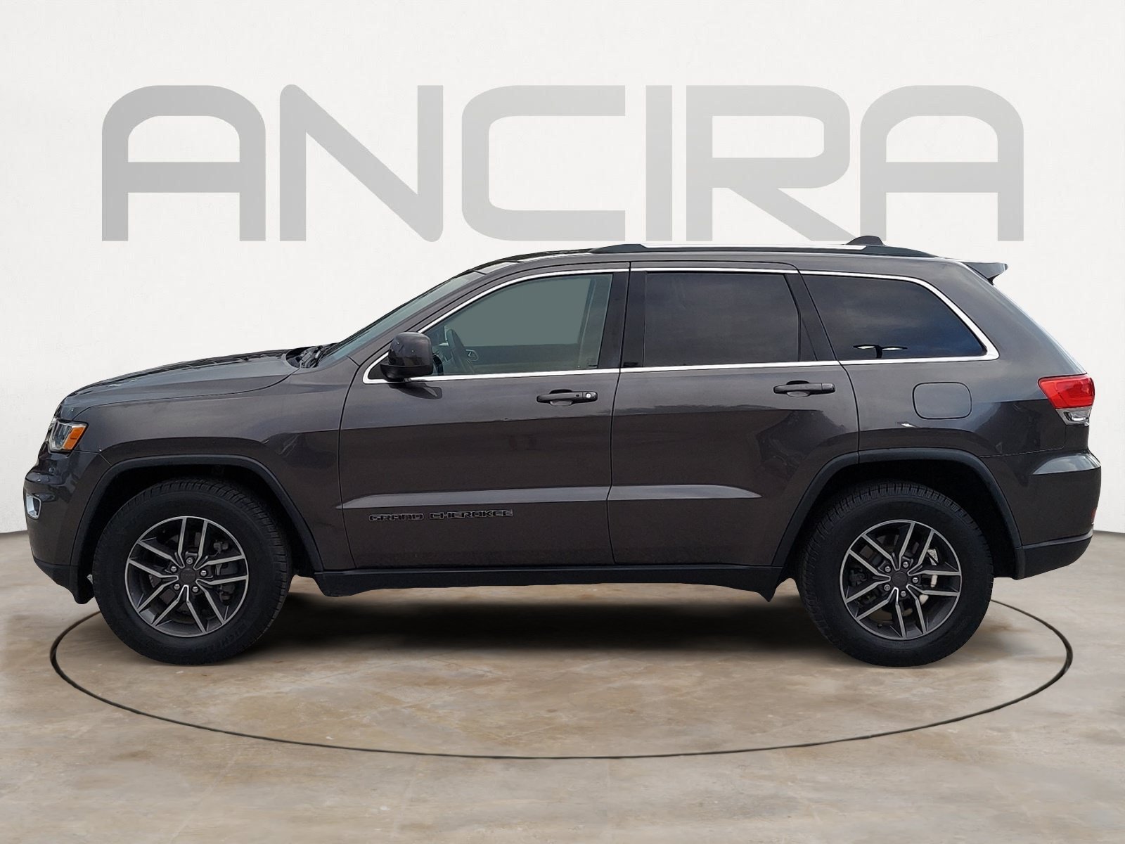 Used 2019 Jeep Grand Cherokee Laredo w/ 18" Wheel & 8.4" Radio Group RWD image 7