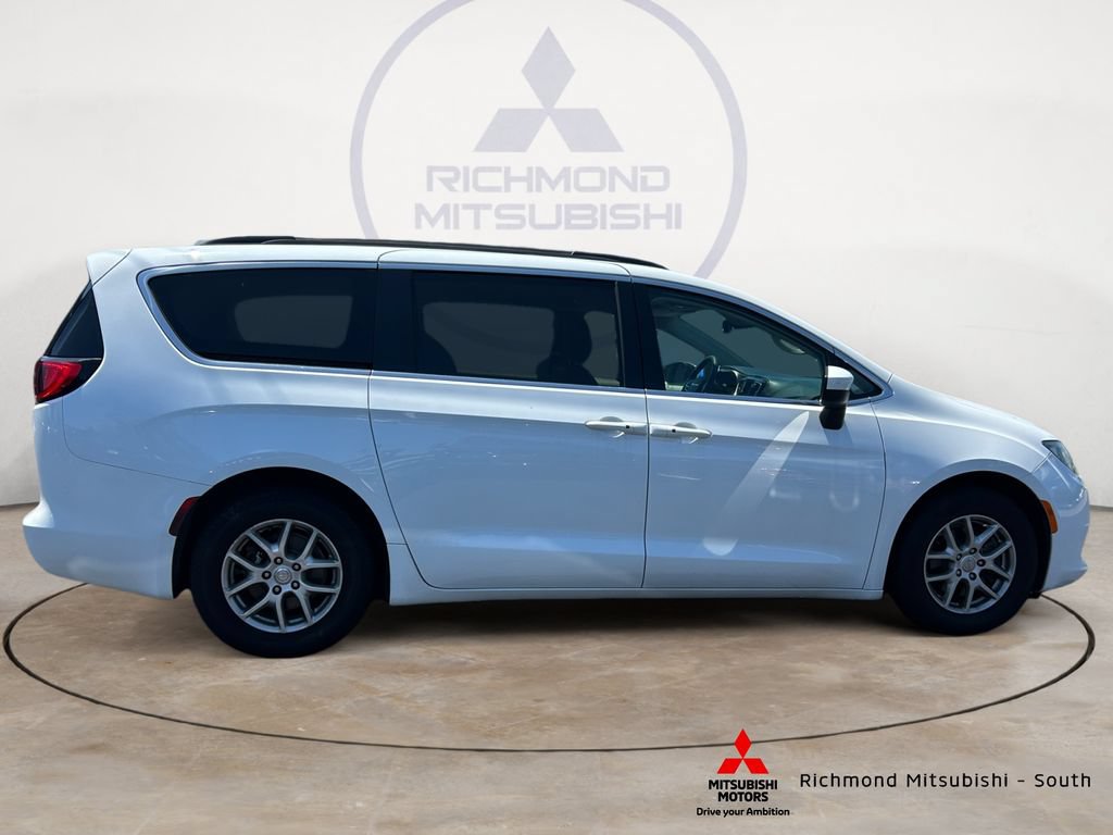 Used 2020 Chrysler Voyager Lxi FWD image 2