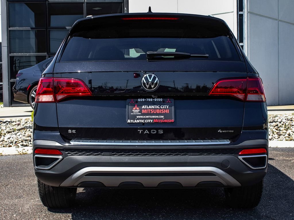 Used 2023 Volkswagen Taos SE w/ Panoramic Sunroof Package AWD/4WD image 5