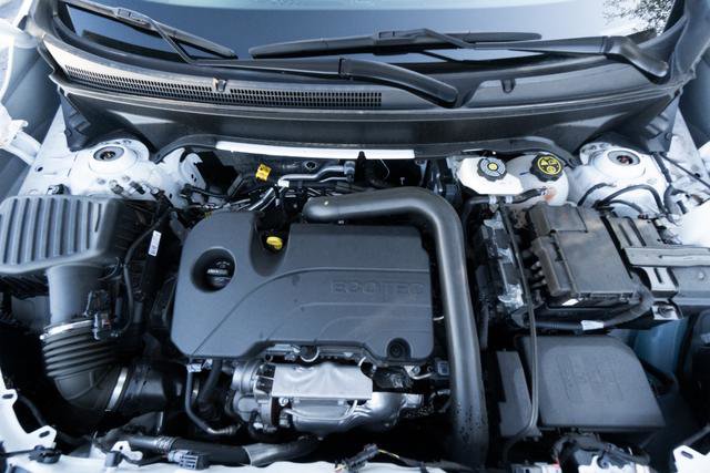 Used 2024 GMC Terrain SLE w/ Driver Convenience Package image 10