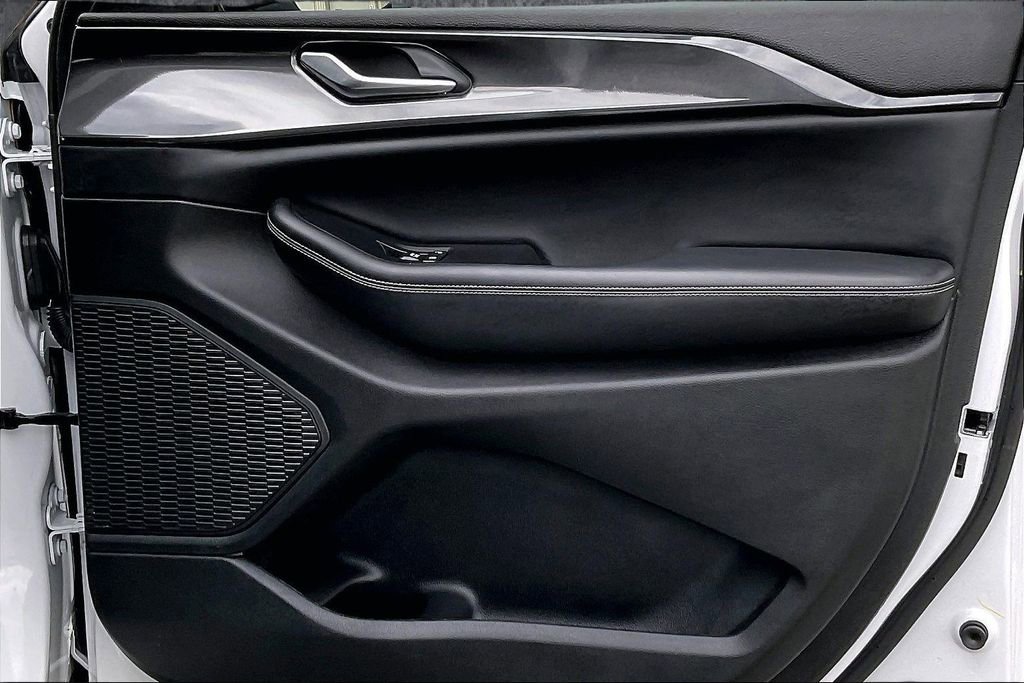 Used 2023 Jeep Grand Cherokee Altitude image 26