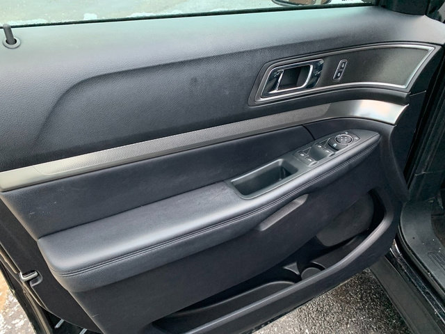 Used 2018 Ford Explorer XLT image 23