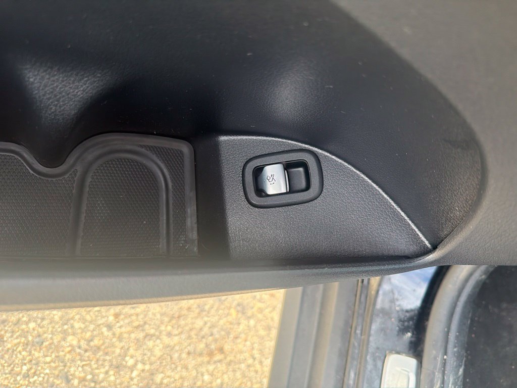 Used 2023 Mercedes-Benz GLC 300 4MATIC image 12