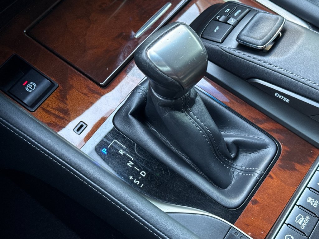 Used 2021 Lexus LX 570 4WD w/ Luxury Package image 22