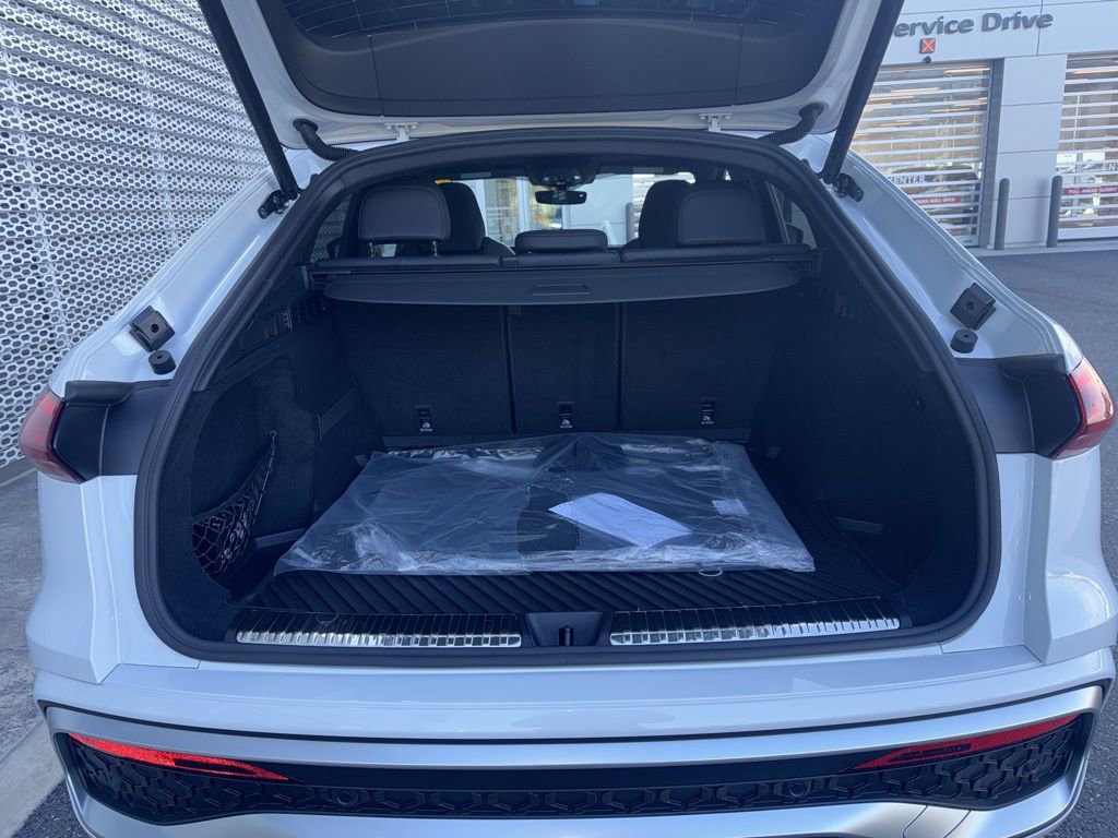 New 2025 Audi SQ5 Premium Plus image 29