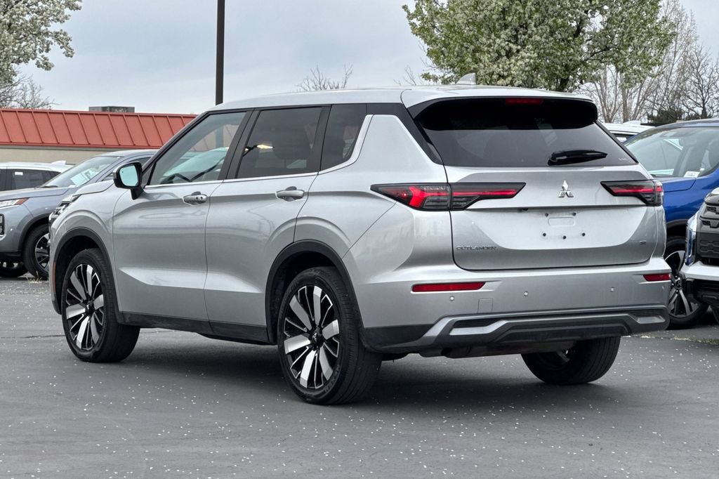 Used 2025 Mitsubishi Outlander SE AWD/4WD image 6