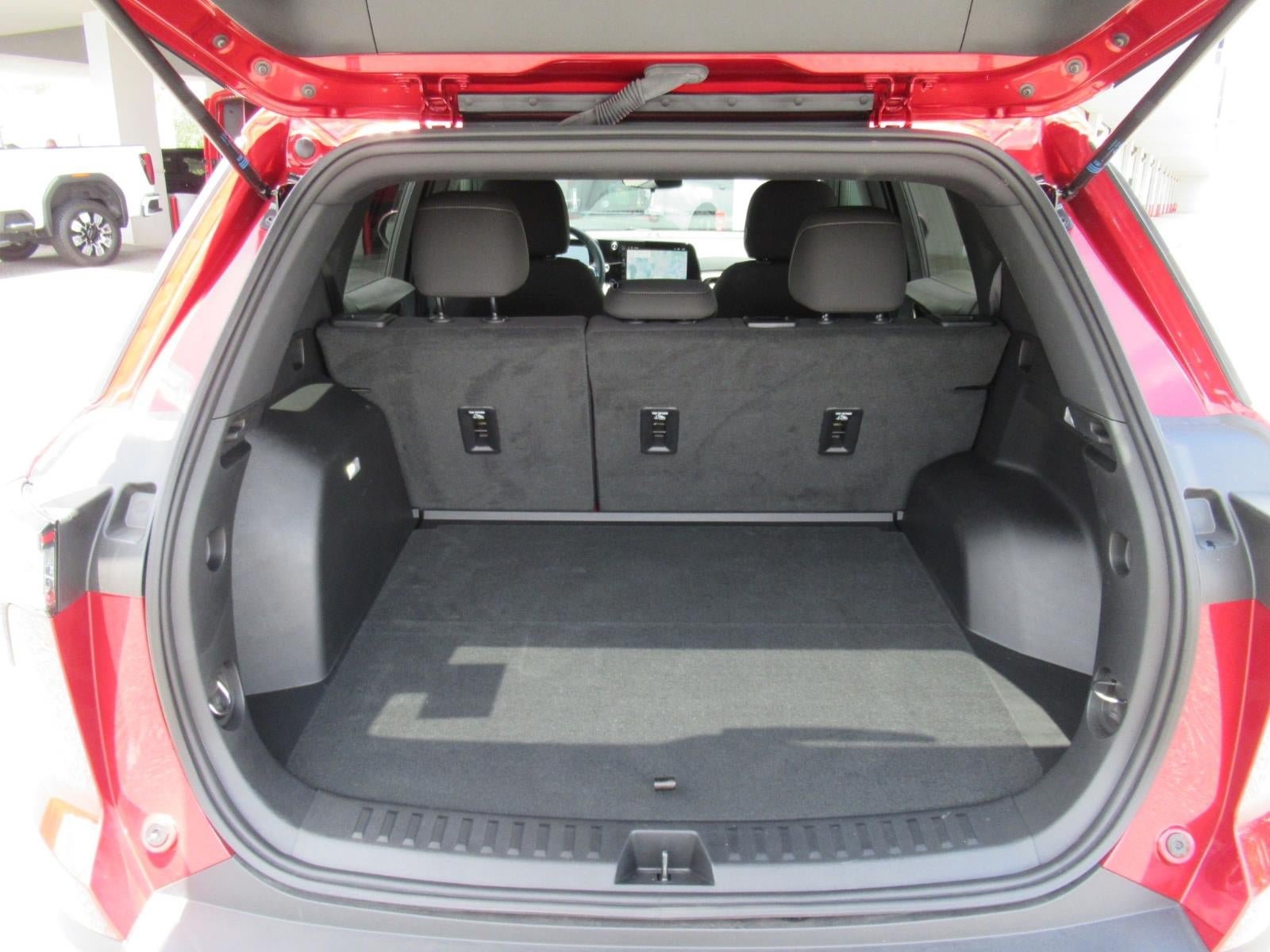Used 2026 Chevrolet Equinox LT FWD image 32