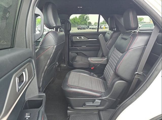 Used 2025 Ford Explorer ST-Line w/ Premium Package RWD image 7