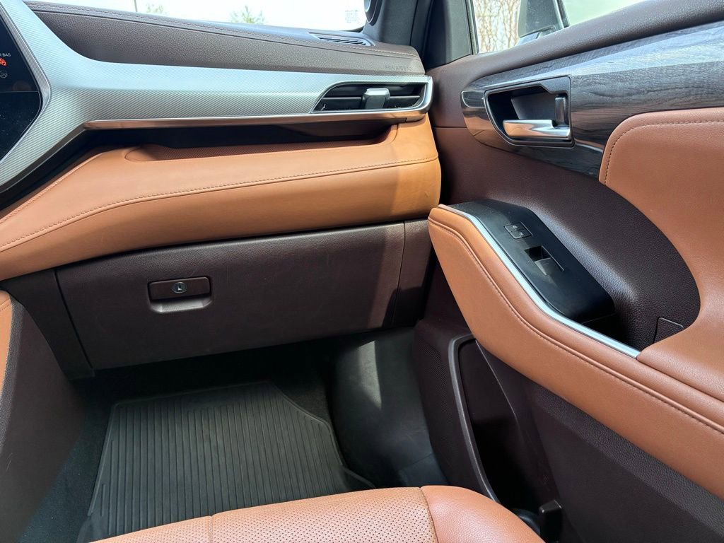 Used 2020 Toyota Highlander Platinum AWD/4WD image 41