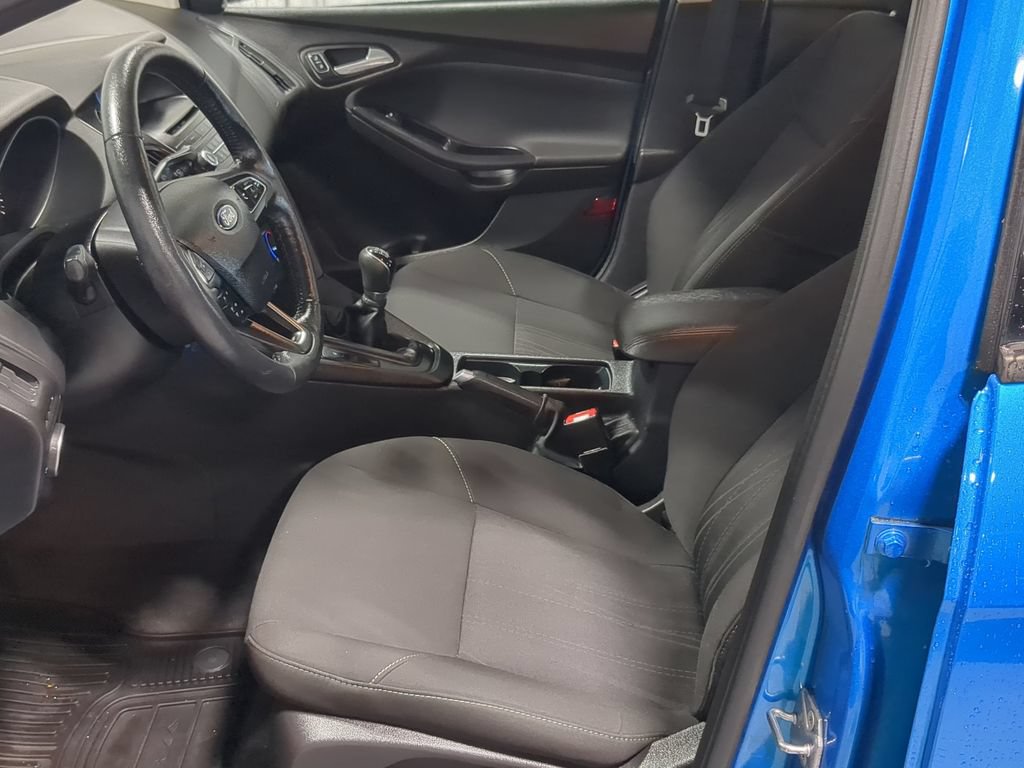 Used 2016 Ford Focus SE w/ SE Cold Weather Package FWD image 19