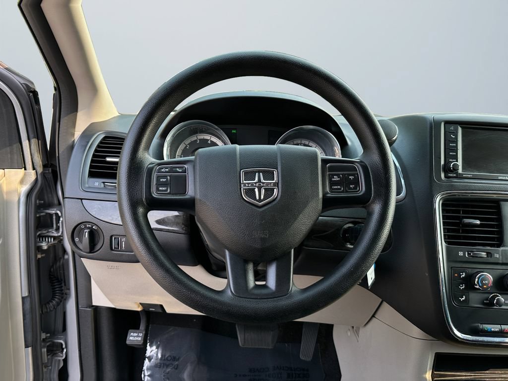 Used 2018 Dodge Grand Caravan SE w/ UConnect Hands-Free Group FWD image 12