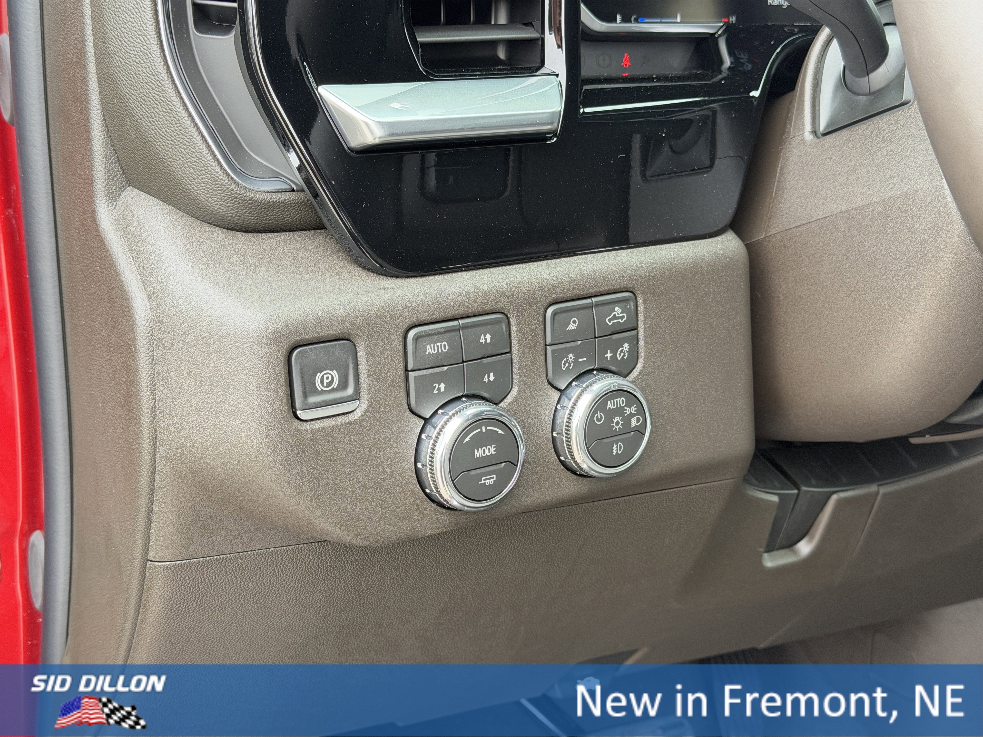 New 2026 GMC Sierra 2500 SLT w/ SLT Premium Package AWD/4WD image 13