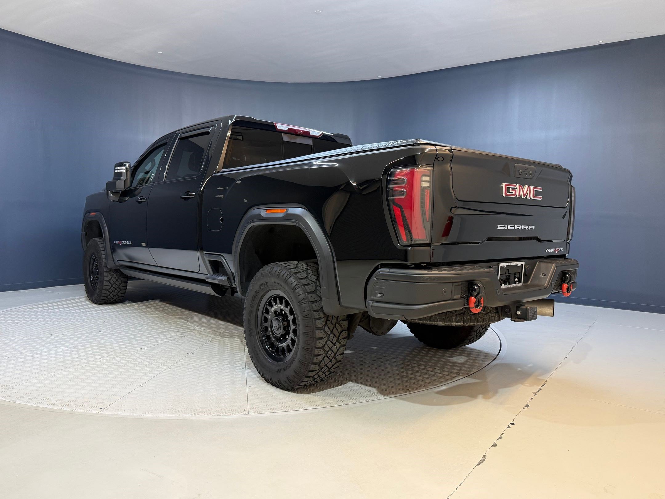 Used 2024 GMC Sierra 2500 AT4X w/ AT4X AEV Edition image 3