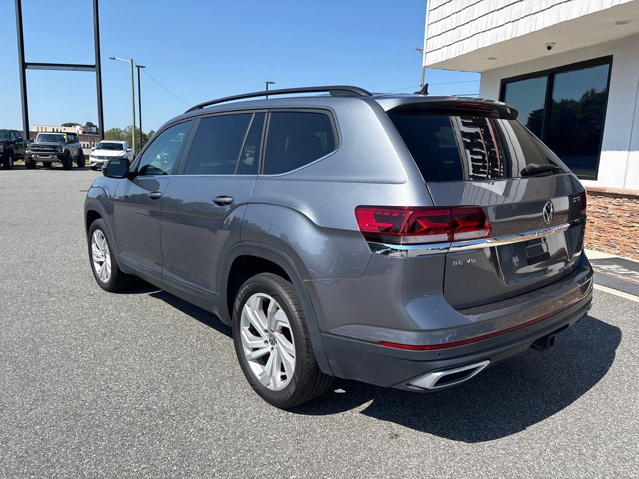 Used 2023 Volkswagen Atlas SE w/ Panoramic Sunroof Package AWD/4WD image 7