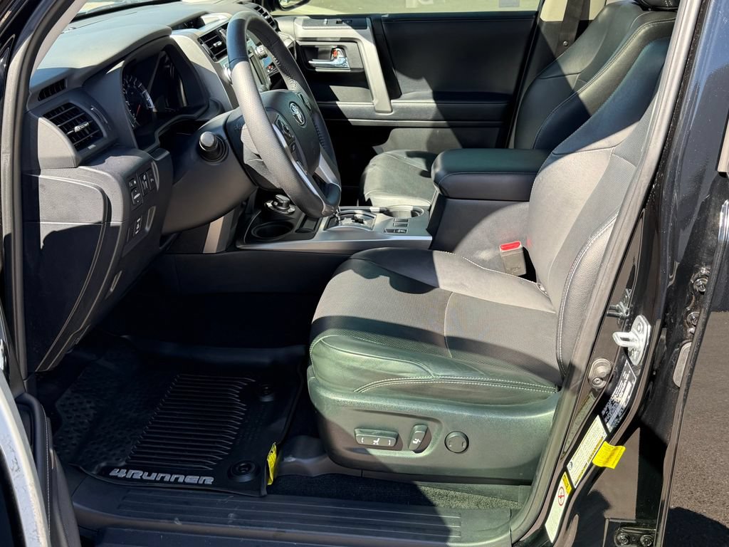 Used 2019 Toyota 4Runner Limited AWD/4WD image 19