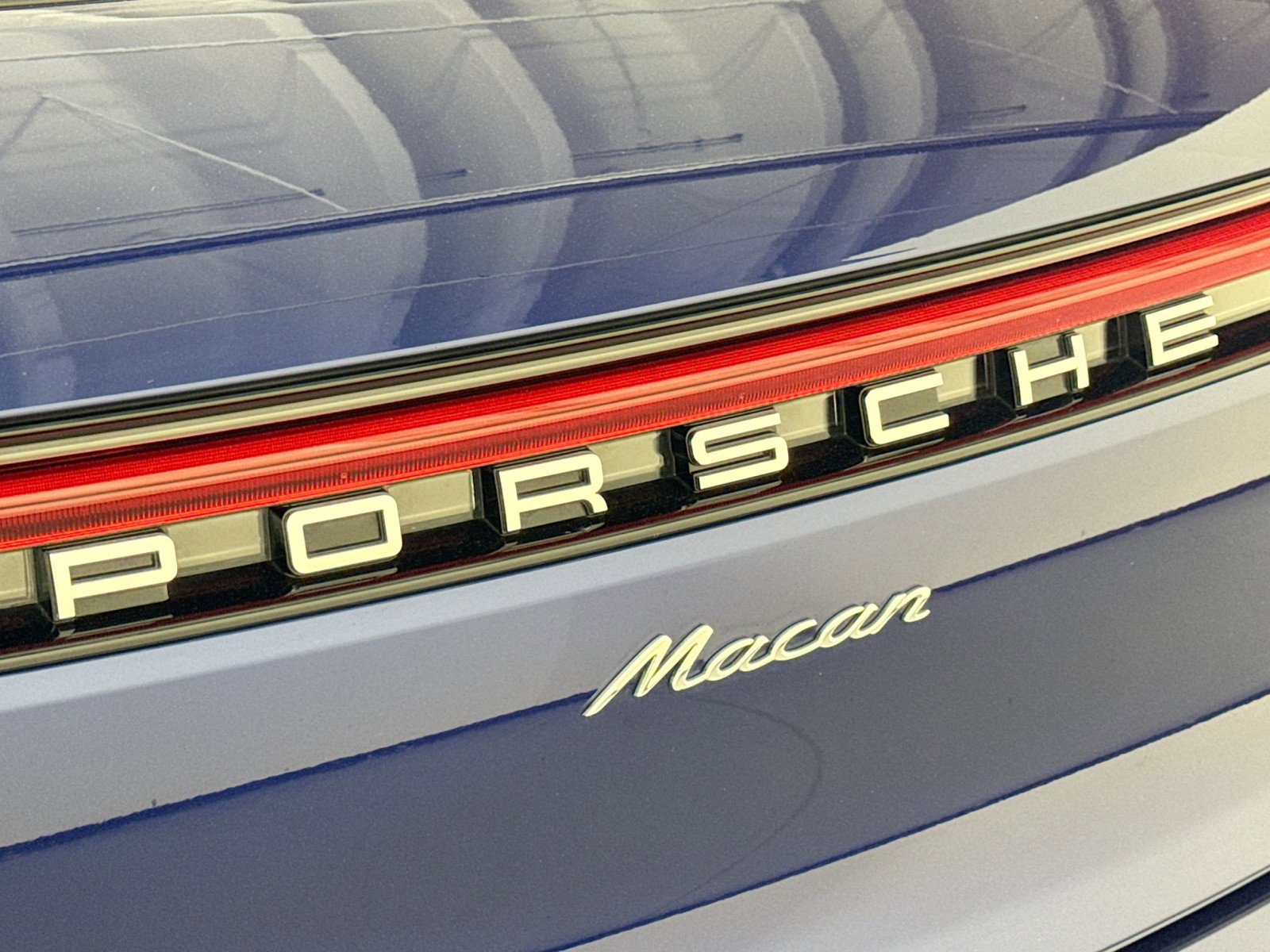 Certified 2025 Porsche Macan image 24