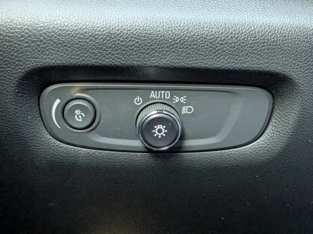 Used 2023 Chevrolet Traverse RS AWD/4WD image 37