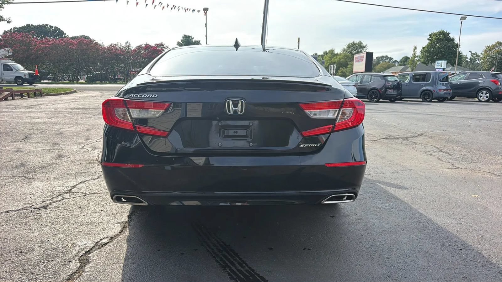 Used 2018 Honda Accord Sport image 8