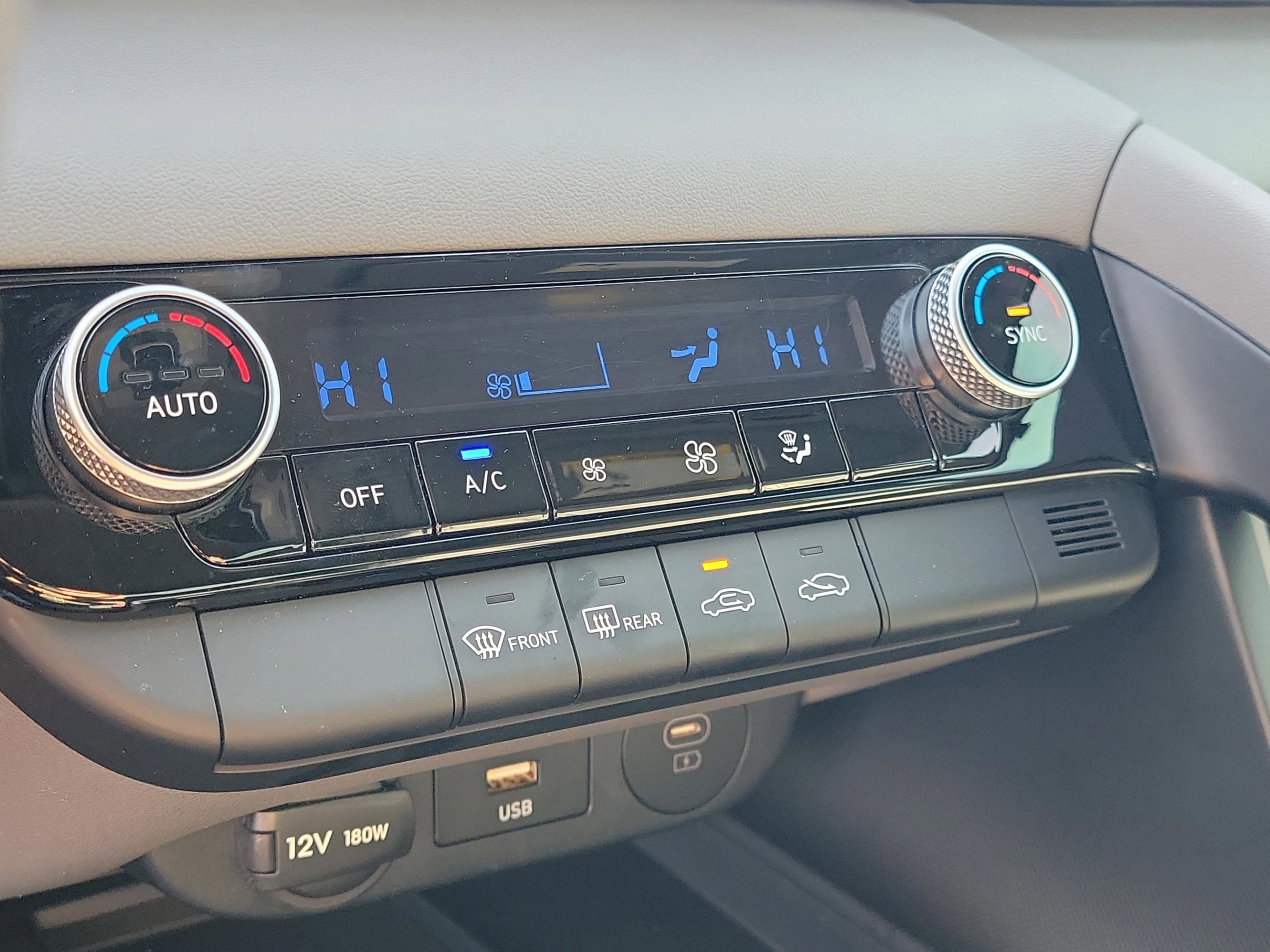 Used 2025 Hyundai Elantra Sport image 22