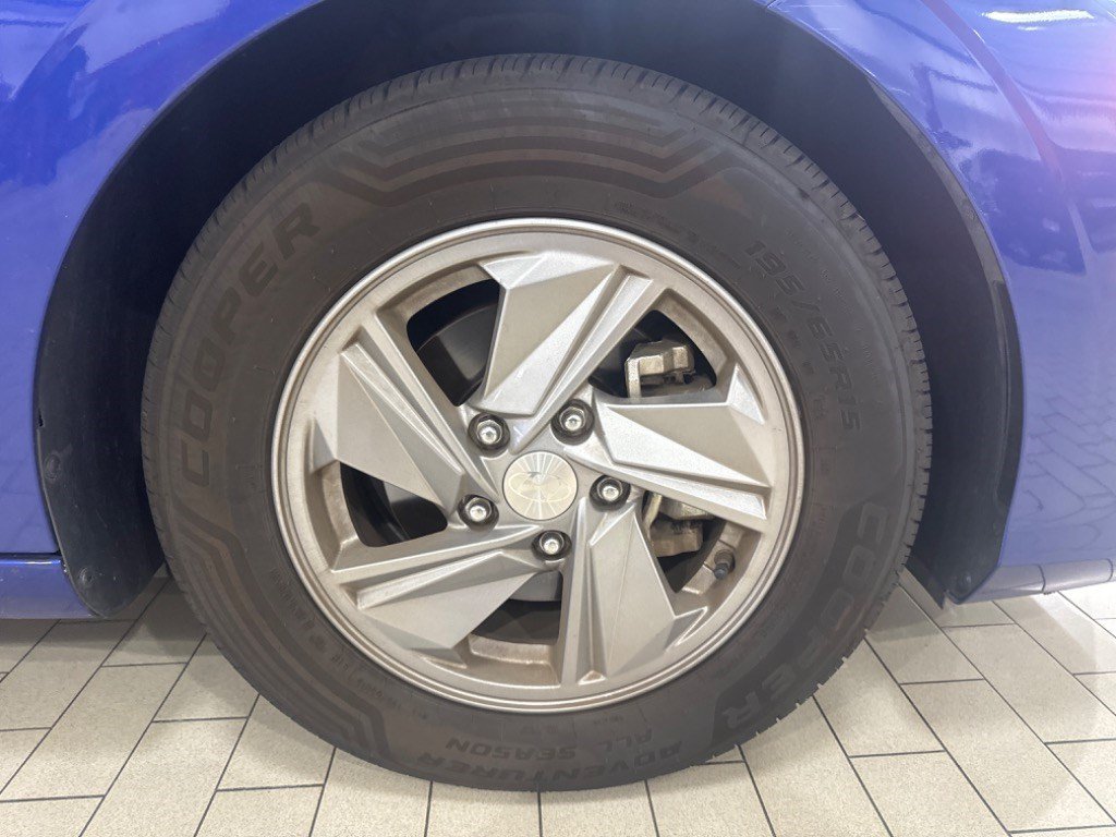 Used 2024 Hyundai Elantra SE FWD image 6