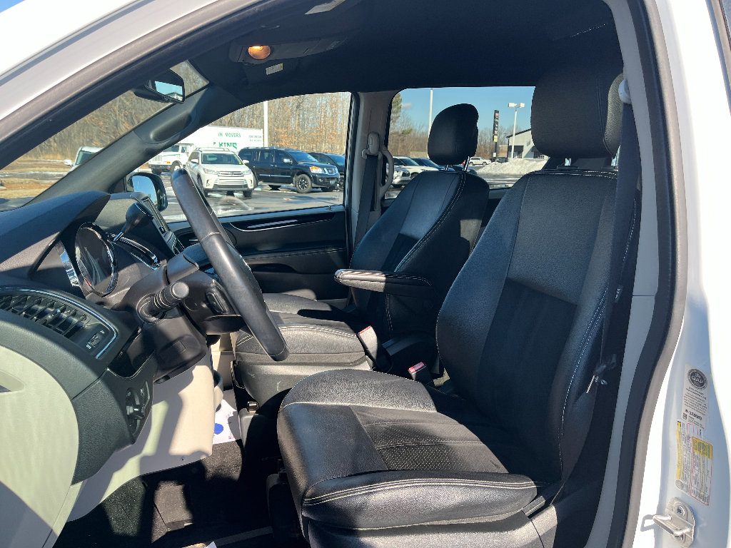 Used 2018 Dodge Grand Caravan SXT image 35