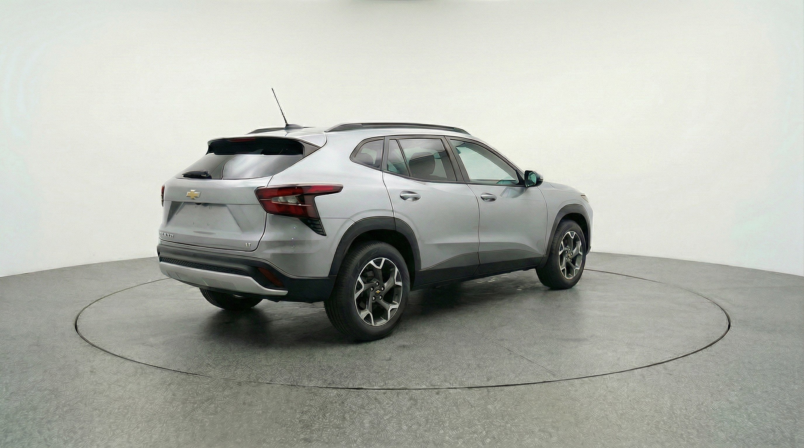 Used 2025 Chevrolet Trax LT FWD image 9