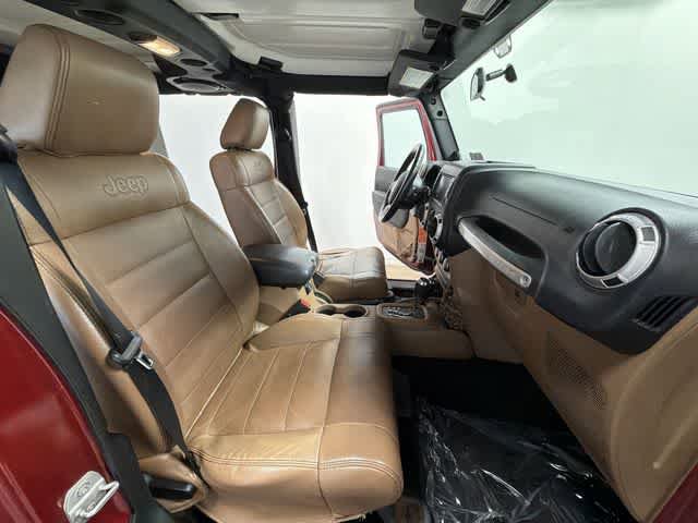 Used 2012 Jeep Wrangler Unlimited Rubicon w/ Dual Top Group AWD/4WD image 18