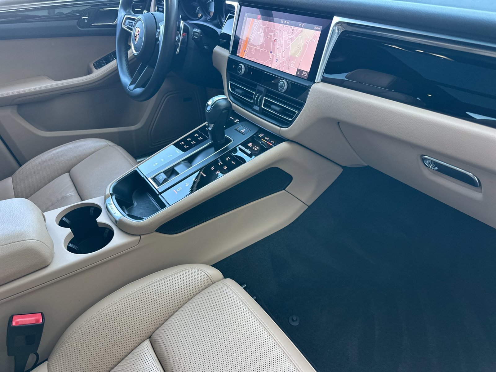 Certified 2024 Porsche Macan S AWD/4WD image 20