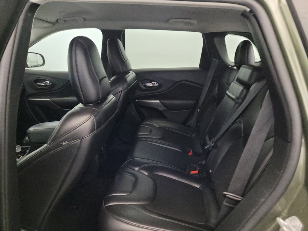 Used 2019 Jeep Cherokee Latitude Plus AWD/4WD image 18