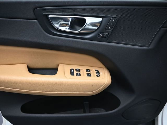 Used 2020 Volvo XC60 T5 Momentum w/ Protection Package image 15