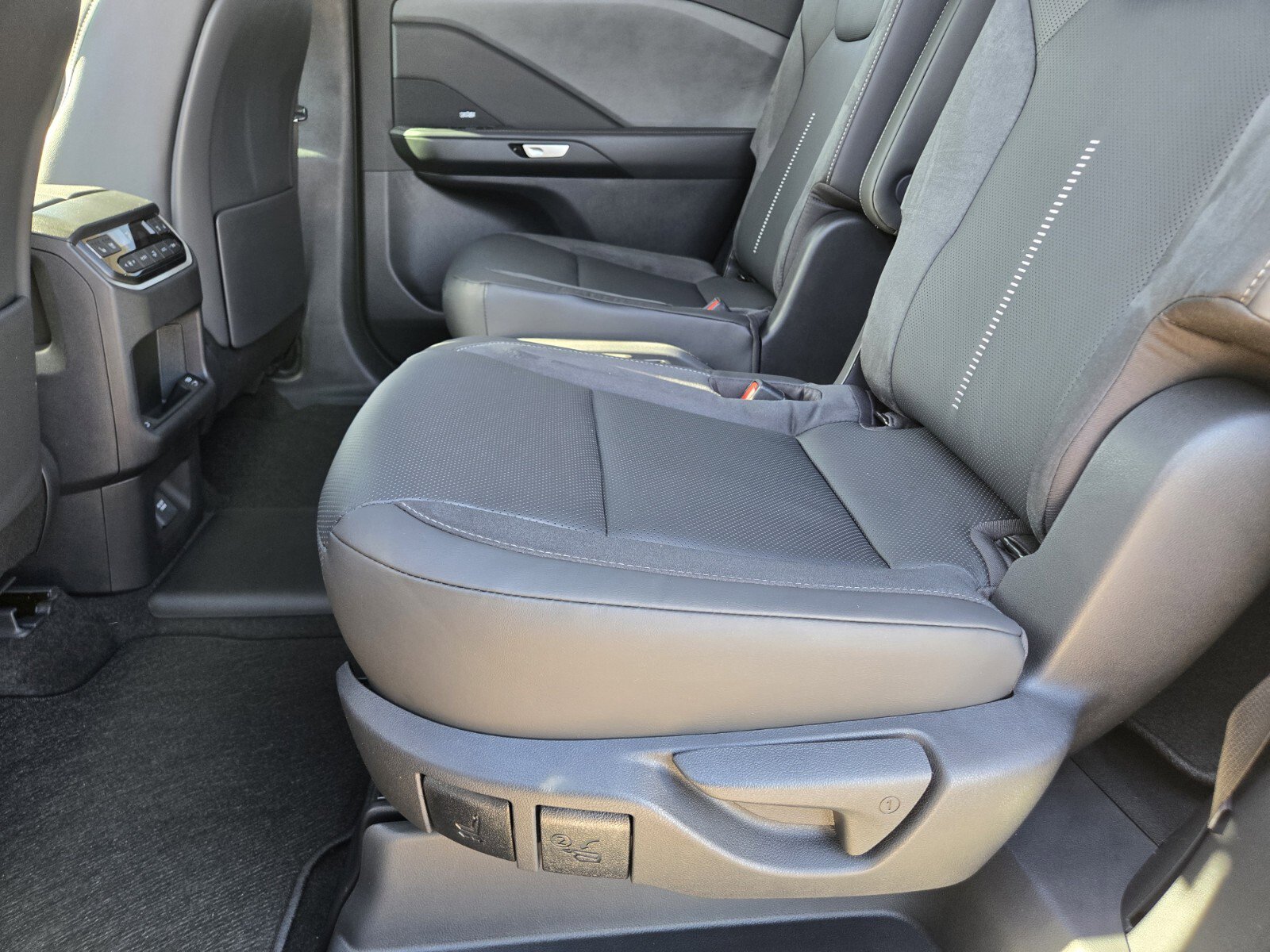 New 2026 Lexus TX 550h AWD Plug-In Hybrid image 8