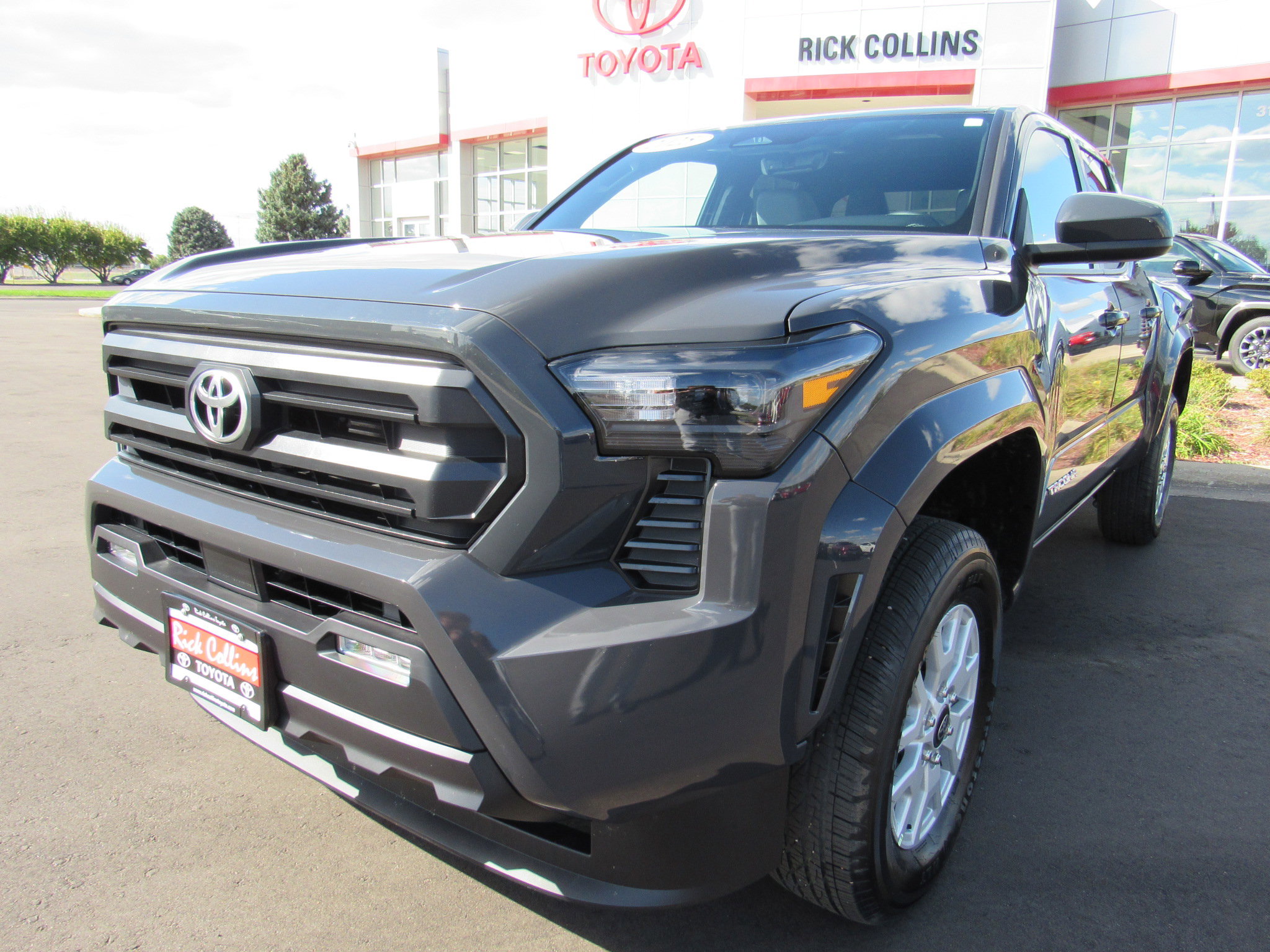Used 2025 Toyota Tacoma SR5 image 2