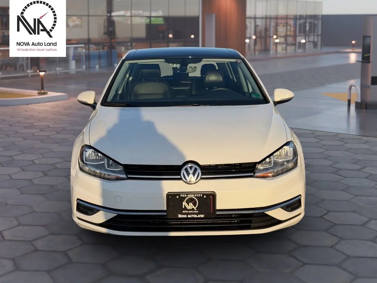 Used 2020 Volkswagen Golf 4-Door image 4
