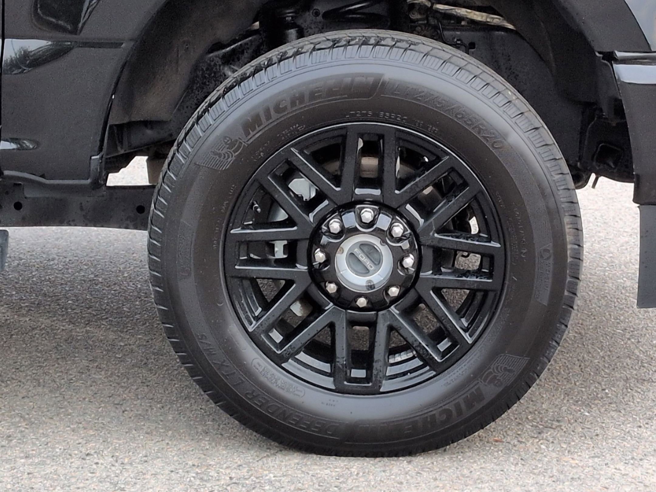 Certified 2022 Ford F350 Lariat w/ Black Appearance Package image 10