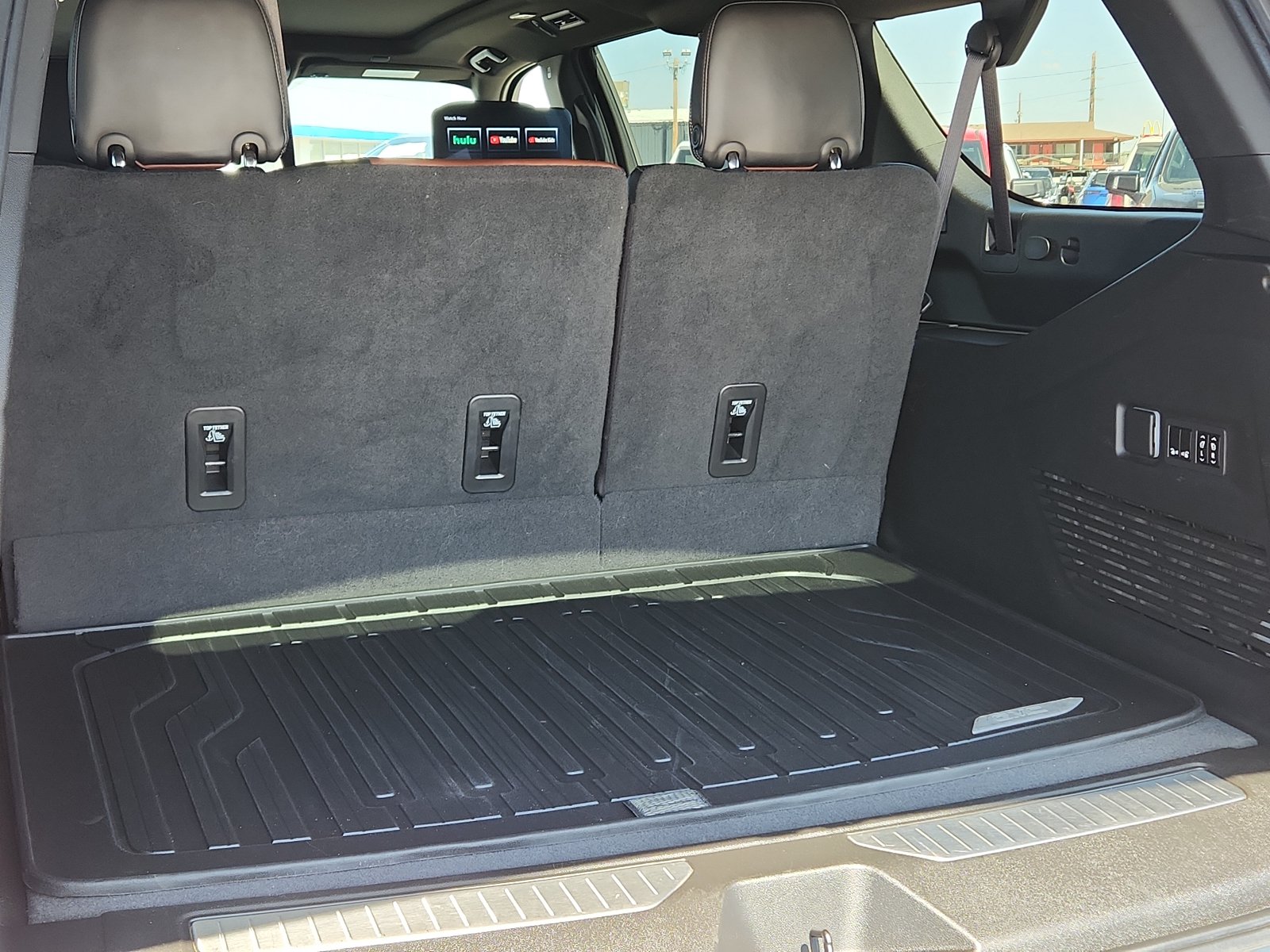 Used 2023 GMC Yukon XL Denali Ultimate w/ LPO, Floor Liner Package AWD/4WD image 8
