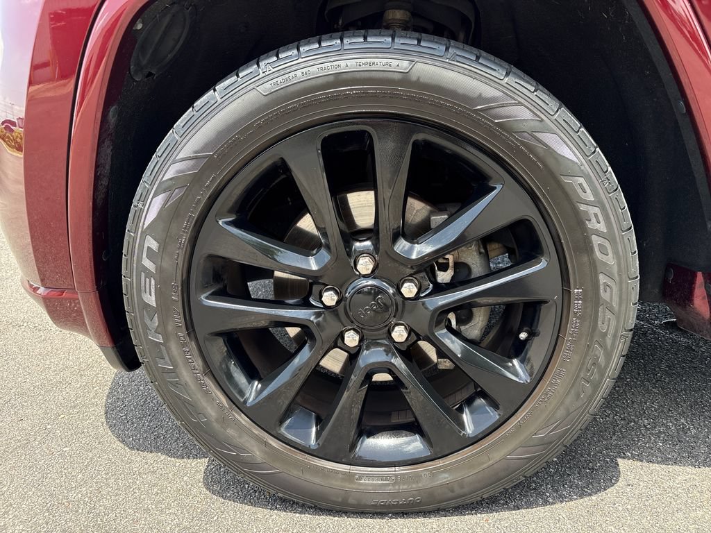 Used 2017 Jeep Grand Cherokee Altitude AWD/4WD image 11